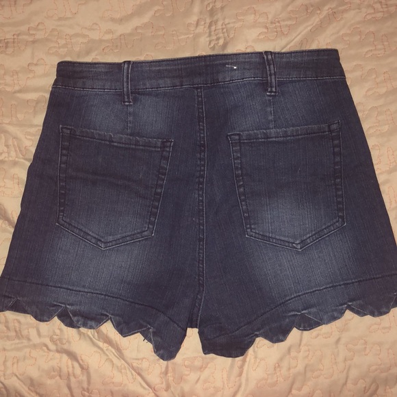 Special Denim with Belt Shorts - Picture 2 of 5